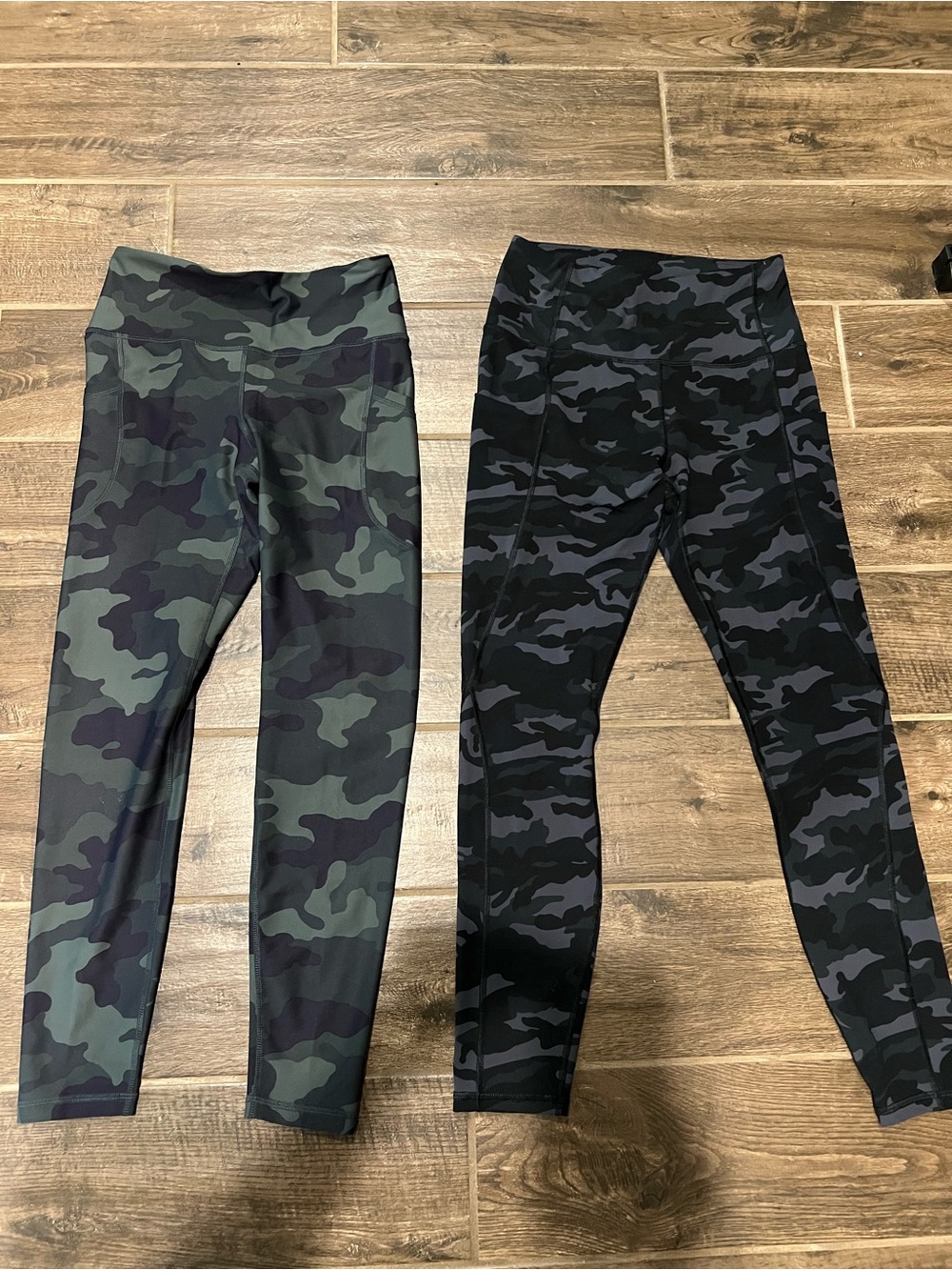 Women’s size S Camo Active Leggings - Green and Black